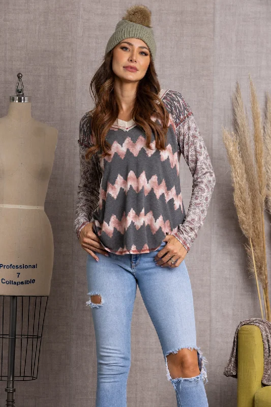 MULTI ZIG ZAG PRINT V-NECK TOP-TT3700B